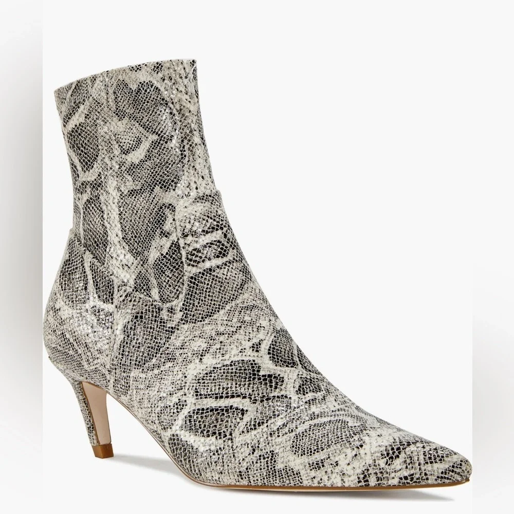 AZALEA WANG Leoncio Snakeskin Embossed mobwife sexy chic  Bootie (Women)/size 8